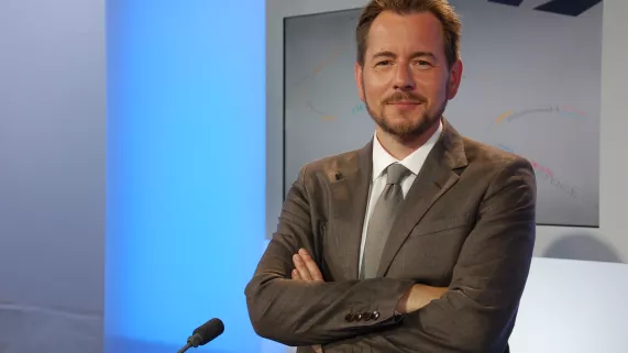 Sylvain Rouil présente Dimanche en Politique spécial Salon de l'agriculture