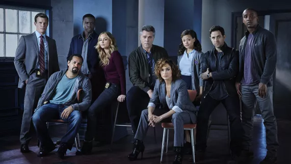 Copyright (c) 2016 Universal Television LLC All rights reserved - photographe : Jeff Riedel/NBC SHADES OF BLUE : UNE FLIC ENTRE DEUX FEUX