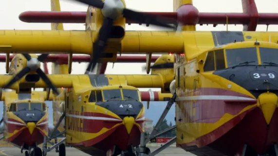 canadairs au sol ©ANNE-CHRISTINE POUJOULAT / AFP 