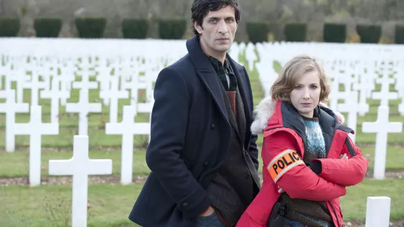 Gaëlle Bona (Clara Merisi) et David Kammenos (François Gilbert) (c) Christophe Lartige / CL2P / FTV Gaëlle Bona (Clara Merisi) et David Kammenos (François Gilbert) (c) Christophe Lartige / CL2P / FTV