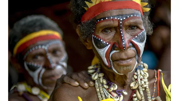 © Dominique Roberjot / Latitude 21 Pacific YAM QUAND L'IGNAME RACONTE LES HOMMES
