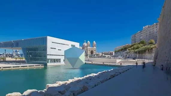 LES NOMADES LES NOMADES