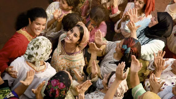 La source des femmes Leile Bekhti