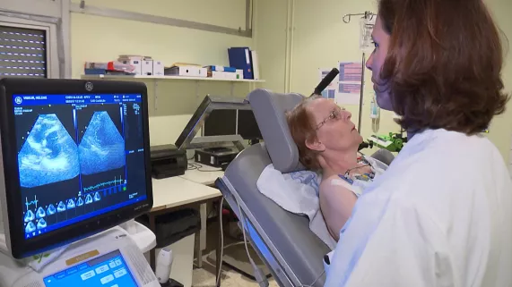 © Pulsations ACCIDENT CARDIAQUE : LES FEMMES EN PREMIERE LIGNE