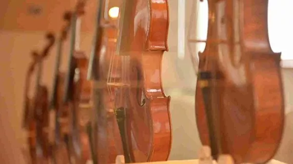 Les luthiers de Mirecourt  Les luthiers de Mirecourt