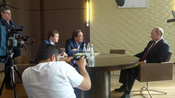 © Komandir/Courtesy of SHOWTIME CONVERSATIONS AVEC MR POUTINE