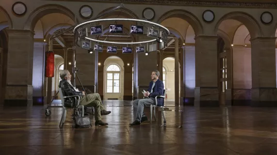 © PROGRAM 33 DROLE D'ENDROIT POUR UNE RENCONTRE