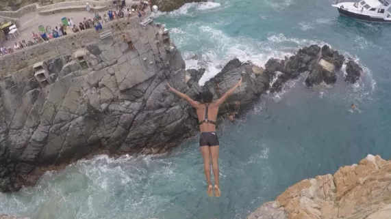 © Tony Comiti Productions LES METIERS DE L'IMPOSSIBLE