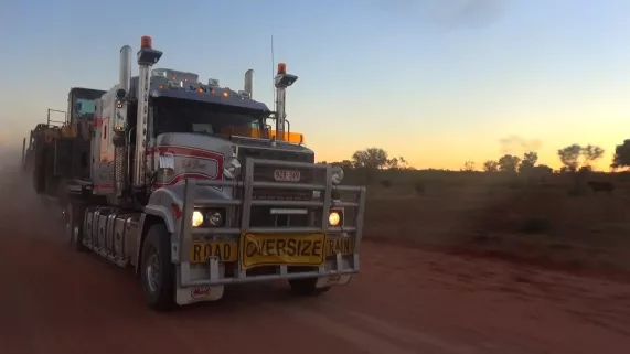 © Tony Comiti Productions LES ROUTES DE l'IMPOSSIBLE