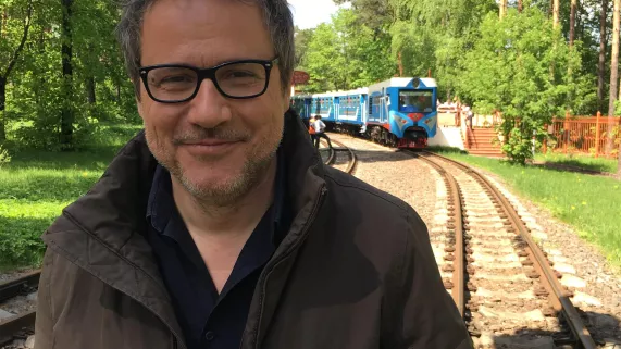 Step by Step Productions DES TRAINS PAS COMME LES AUTRES