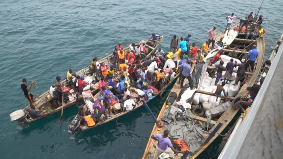 © Tony Comiti Productions LES ROUTES DE l'IMPOSSIBLE