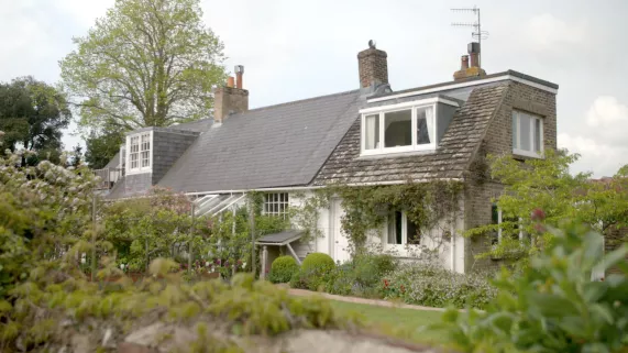 © A Prime Group UNE MAISON UN ARTISTE