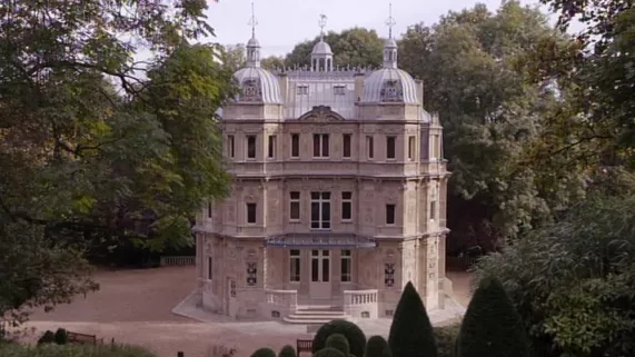 © A Prime Group UNE MAISON UN ARTISTE