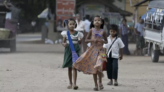 SUR LES CHEMINS DE L'ÉCOLE