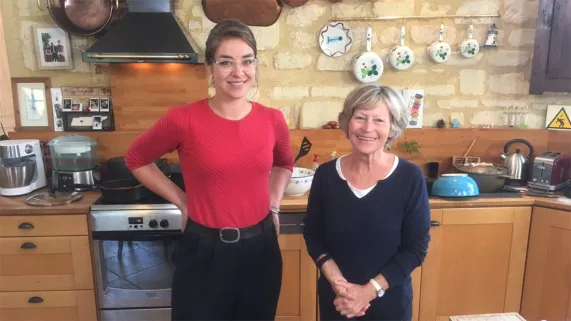 France et Anne, la mère de Maria Chombart, propriétaire du Château Lamothe de Haux France et Anne, la mère de Maria Chombart, propriétaire du Château Lamothe de Haux