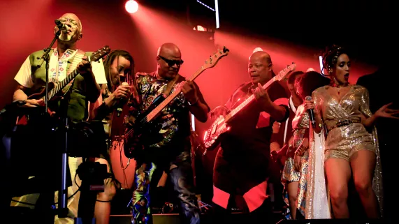 ©Olivier Campton LE GRAND MECHANT ZOUK