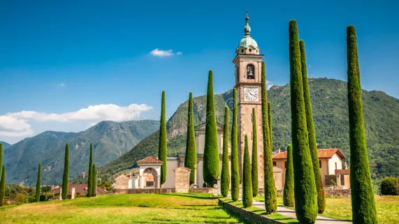 Eglise de Sant Abbondidio de Gentilino (Suisse) Eglise de Sant Abbondidio de Gentilino (Suisse)