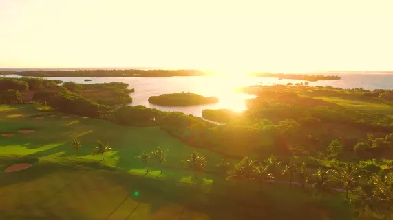 ©Memento CONFRONTATIONS: A VENDRE ILE MAURICE