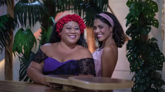 @TahitiZoom Emere TEIVA et Lovaina CHAPMAN présentatrices de Fare Ma'ohi