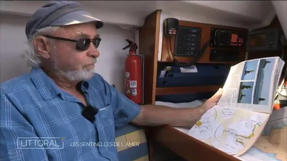 Louis Cozan dans son bateau Louis Cozan dans son bateau
