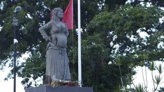 ©Bo travail NOS CHAÎNES INVISIBLES, LE CODE NOIR(E)