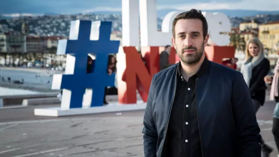 Réseau d'Enquêtes © Grand Angle productions