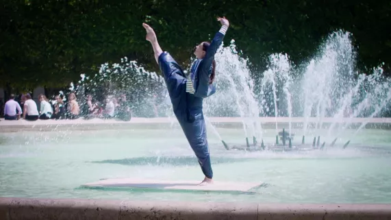 MARIE-AGNES GILLOT, L'ART DU GRAND ECART