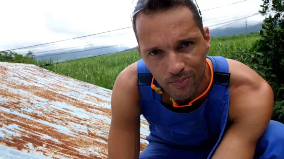 DE L'OR SOUS LA TOLE - NOUVEAUTE SUR REUNION 1ERE TV DE L'OR SOUS LA TOLE - NOUVEAUTE SUR REUNION 1ERE TV