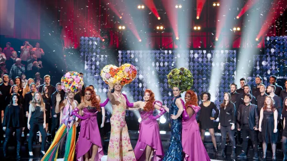 300 CHOEURS CHANTENT LES ANNEES 90