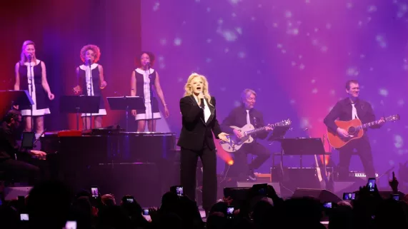 © 2018 Bertrand Rindoff Petroff © 2018 Bertrand Rindoff Petroff