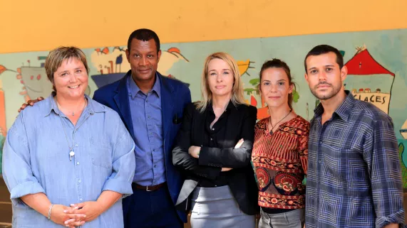 LA COUR DES GRANDS  LA COUR DES GRANDS