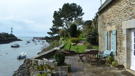 UNE MAISON UN ARTISTE