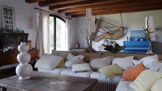 UNE MAISON UN ARTISTE