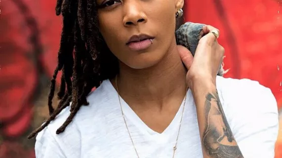 LYCINAIS A L'ÉLYSÉE MONTMARTRE lycinaïs Jean -  www.lycinaisjean.fr