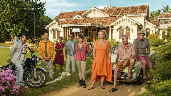 ©CHRIS BURGESS/ endemol shine GOOD KARMA HOSPITAL S02