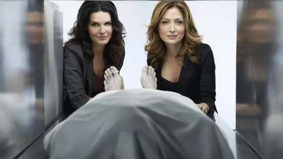 (C) Warner Bros Television RIZZOLI & ISLES