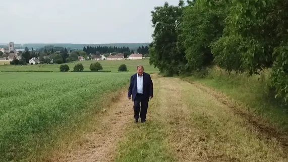 Les deux pieds sur terre Guy Roux, tel qu’en lui-même