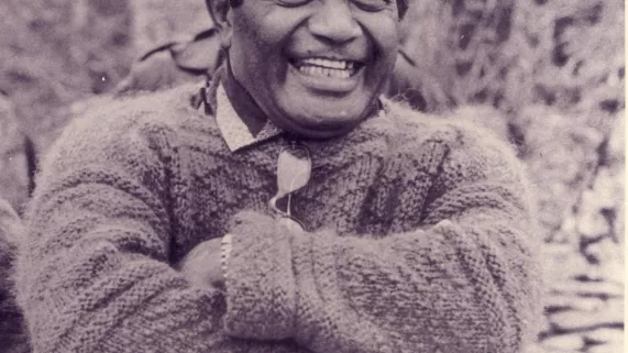 AU NOM DU PERE, DU FILS ET DES ESPRITS