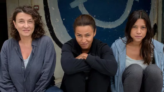 LES IMPATIENTES ET DEBAT: FEMMES EN PRISON, LES IMPATIENTES ET DEBAT: FEMMES EN PRISON,