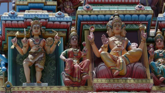 UN JOUR EN FETE : LE DIPAVALI A LA REUNION