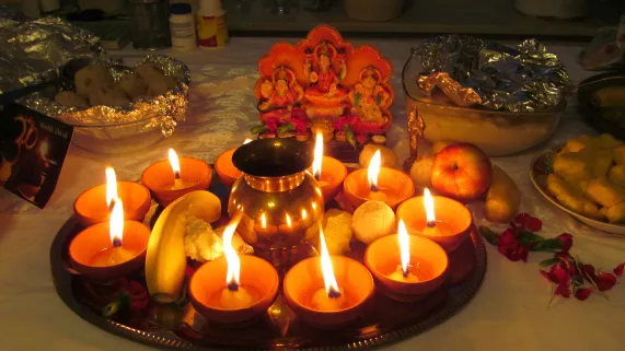 CLAUDIO DANS LA KAZ - DIPAVALI 2018  CLAUDIO DANS LA KAZ - DIPAVALI 2018