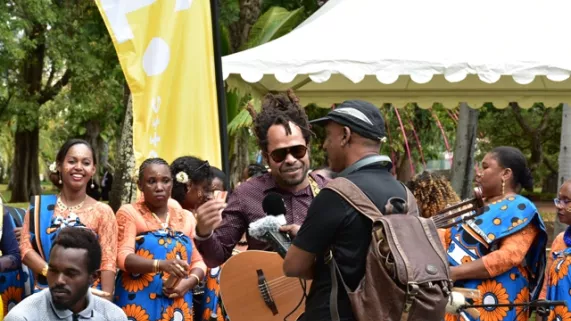 DANS LES COULISSES DE….RADIO VILLAGE AVEC JEAN-PAUL MELADE