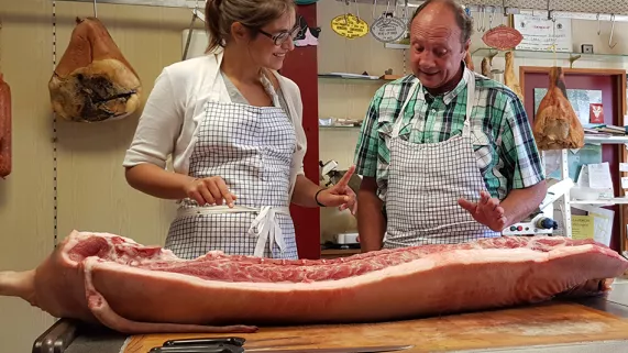 France et Guy dans la boucherie