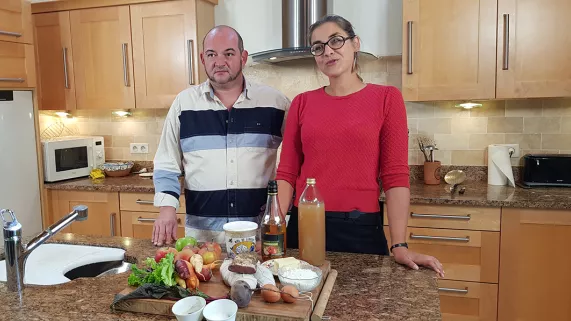 France et Julien préparent une recette gourmande