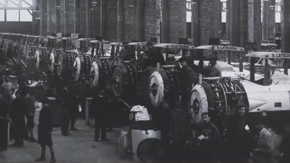 Chaîne de montage des avions SALMSON  2A2 à Montaudran (1917-1918) (c) Fondation Latécoère Chaîne de montage des avions SALMSON  2A2 à Montaudran (1917-1918) (c) Fondation Latécoère