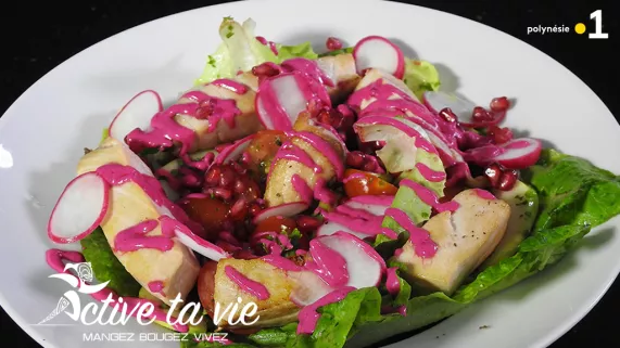 Salade d'espadon à la sauce aux betteraves et curry