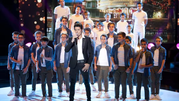 300 CHOEURS CHANTENT LES ANNEES 80