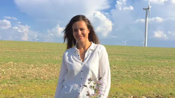 Pourquoi chercher plus loin – La tête en l'air, les pieds sur terre - crédit FTV