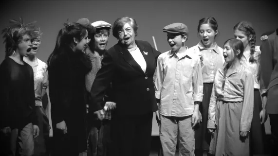 LES ENFANTS DE TEREZIN ET LE MONSTRE À MOUSTACHE