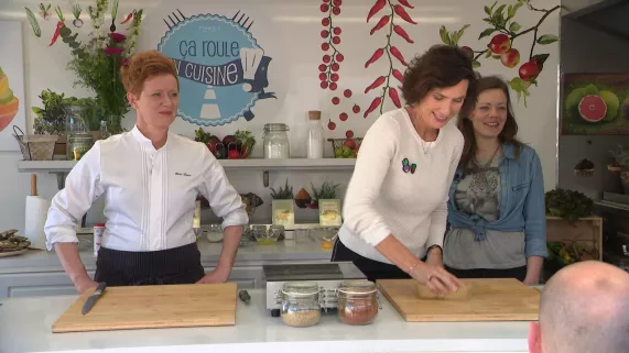 Ça roule en cuisine - Sophie Menut - Karin Lépine - crédit FTV  Ça roule en cuisine - Sophie Menut - Karin Lépine - crédit FTV